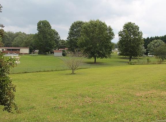 3rd image of 110 Karens Ct