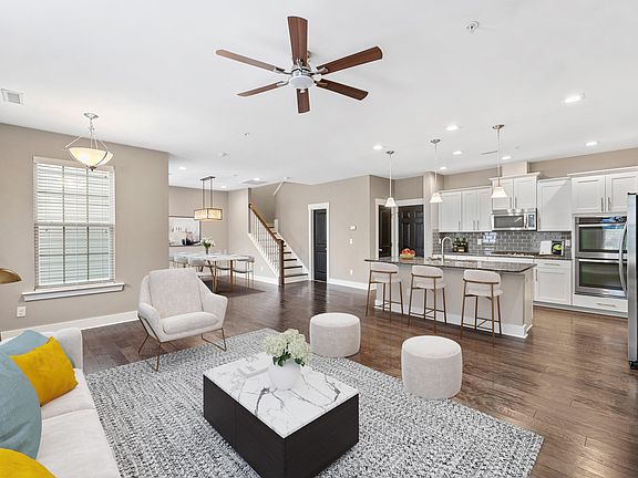 5th image of 9305 Alcazar Walk