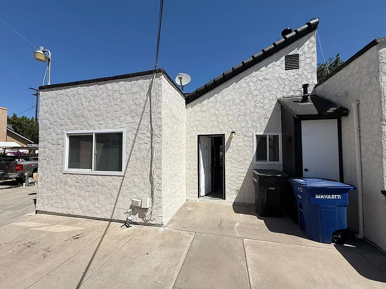 Downey Ave — Photo 19