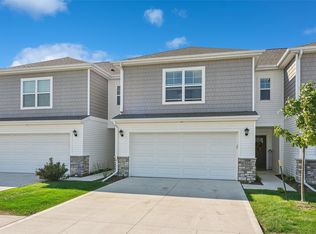 5504 144th St, Urbandale, IA 50323