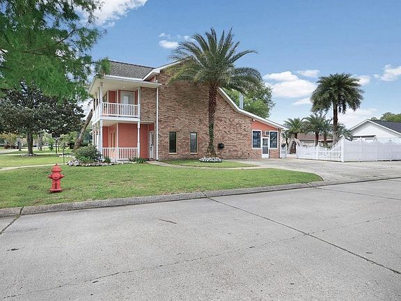 4th image of 577 S Destrehan Ave