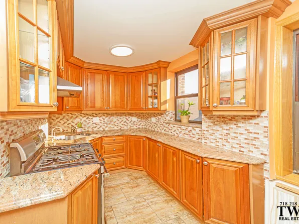 2546 East 13th Street image 1 of 10