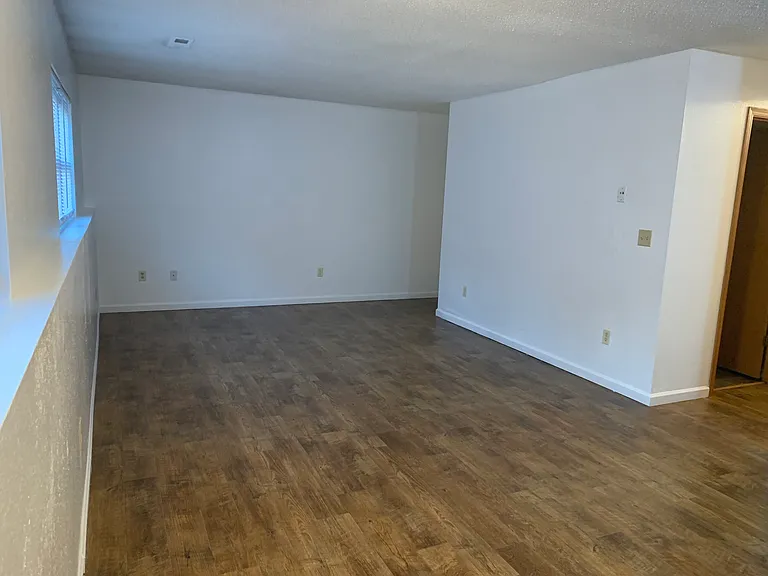 19 Village West Ct — Photo 5