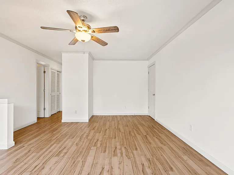 8950 N Kellogg St #15 — Photo 11
