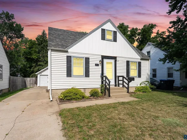 317 N Grange Ave, Sioux Falls, SD 57104