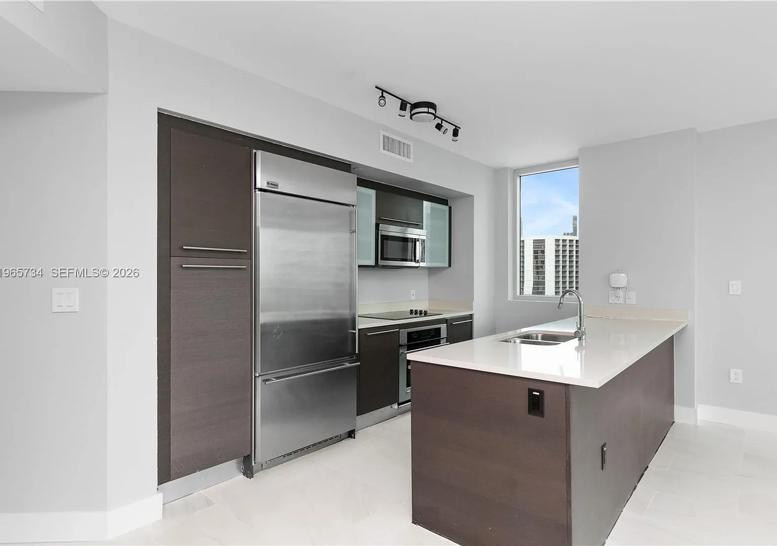 500 Brickell Avenue 1801, Miami, FL 33131 — Photo 2