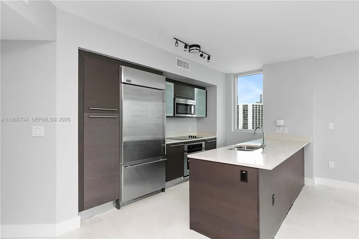 Building Photo - 500 Brickell Ave #1801