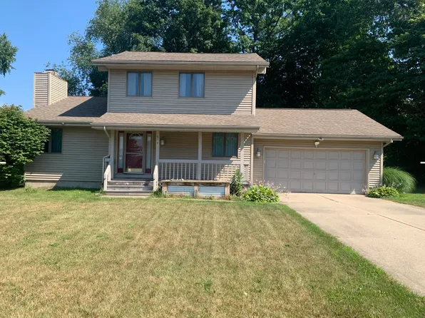 6785 Gran Via Dr NE, Rockford, MI 49341