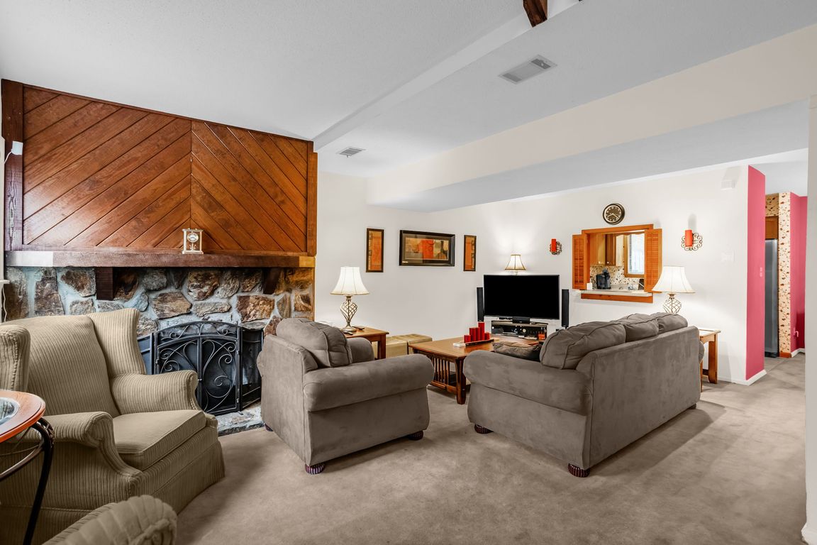 7-web-or-mls-230 Nortpoint Ave-7