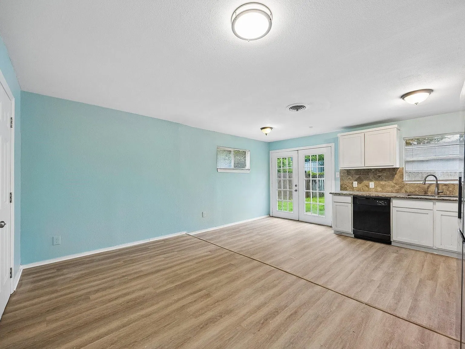 4 bed, 1.0 bath, 1378 sqft, $1,450 — Photo 3