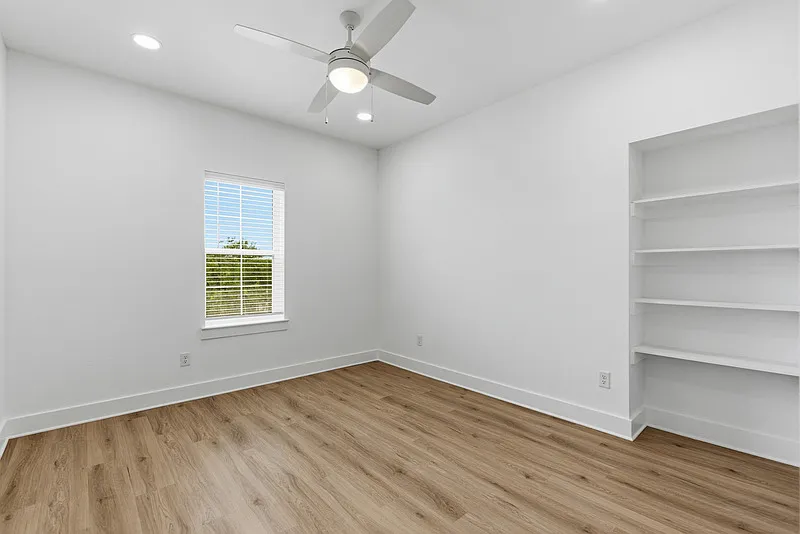 6 bed, 4.5 bath, 2900 sqft, $8,500 — Photo 4