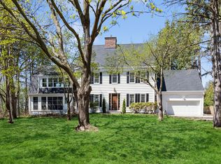 2703 Ches Mar Farm Rd, Excelsior, MN 55331