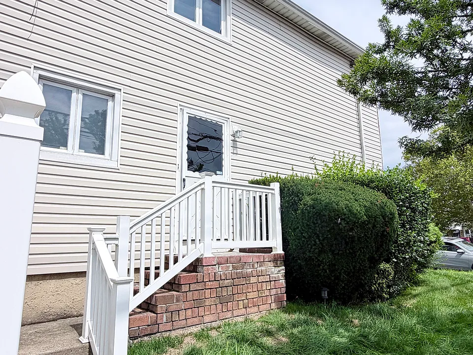 500 Pompey Ave #1F