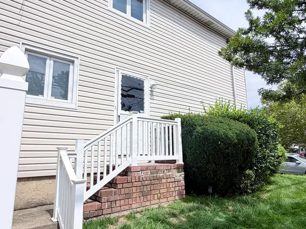 500 Pompey Ave #1F, Staten Island, NY 10312