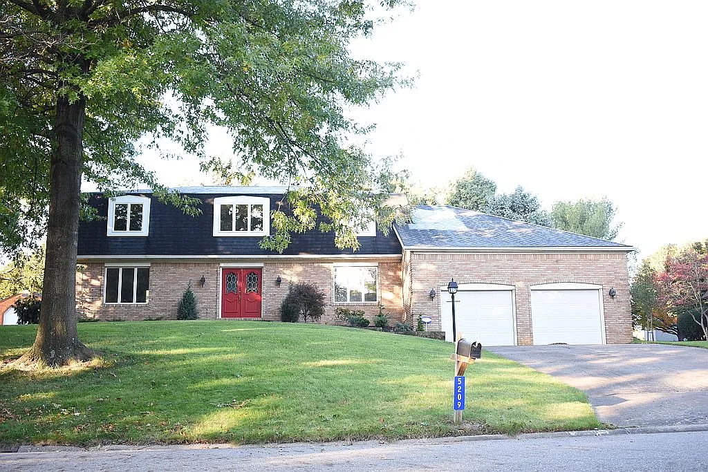 5209 Beech Grove Ave NE photo 1