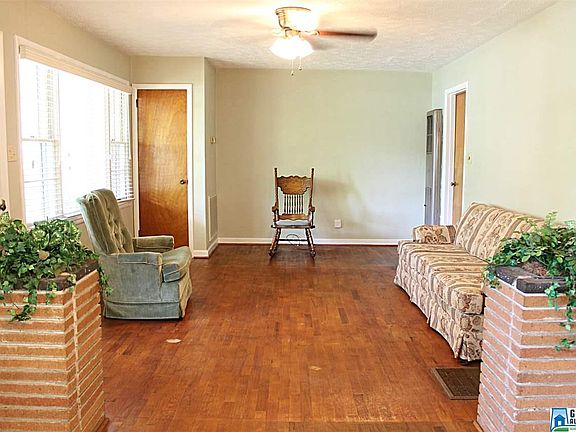 3rd image of 1300 Dogwood Dr