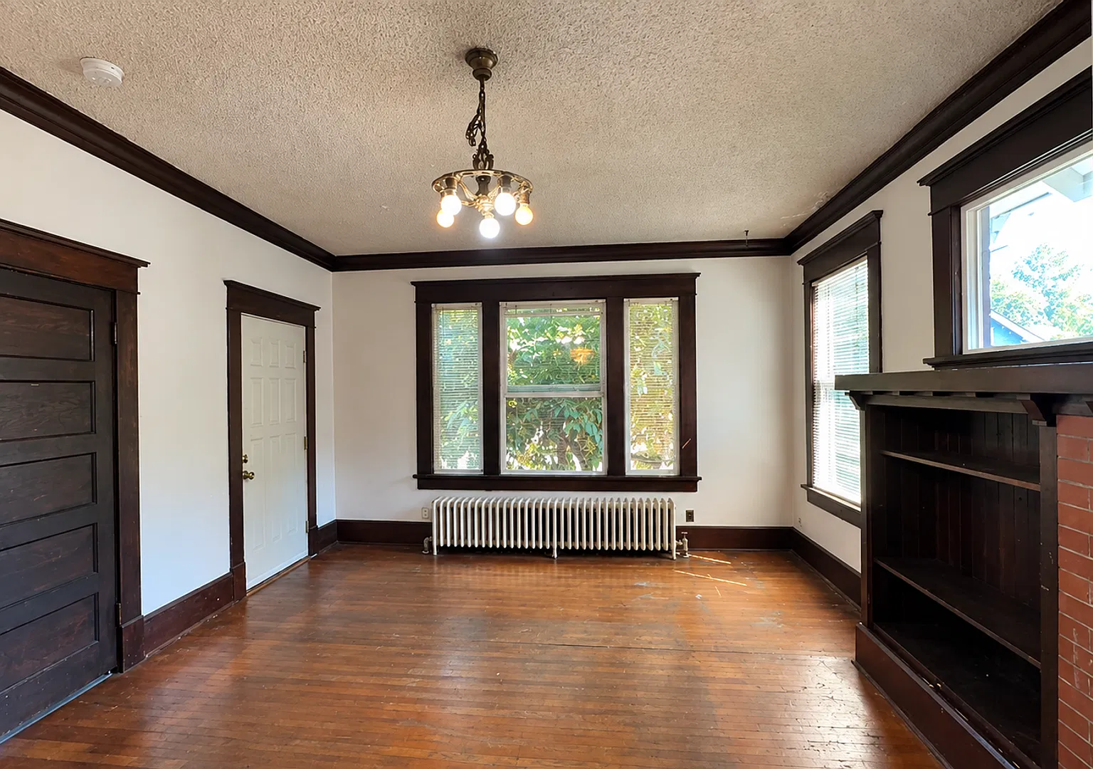 4+ bdrm/2 bath in the York area! — Photo 3