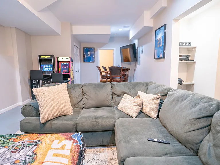 80 Adrians Ln #BASEMENT — Photo 17