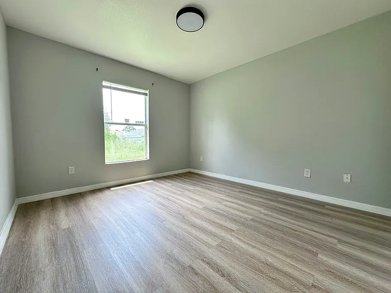228 Homer Ave S — Photo 12