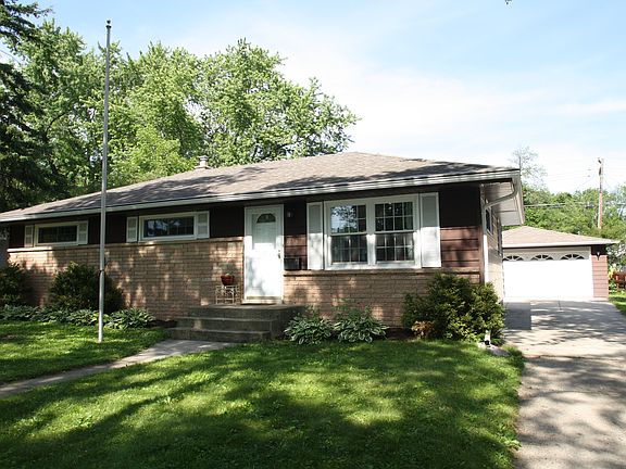 2nd image of 1123 N Bel Ayr Dr