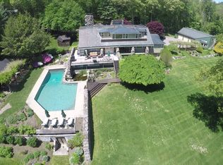 32 Hunting Ln, Sherborn, MA 01770