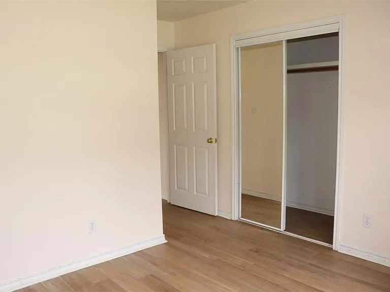 211 Fox Xing — Photo 10