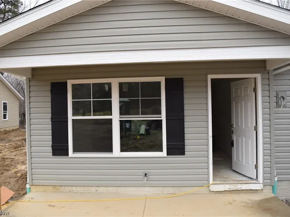 615 Belle Ct #5B, Maple Heights, OH 44137