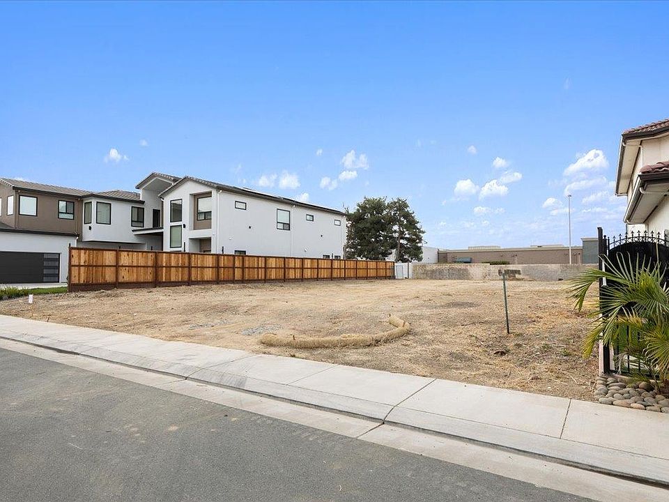 1st image of 2380 Interlaken Ct