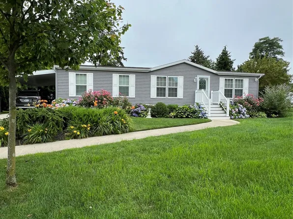 1661 Old Country Road #412, Riverhead, NY 11901