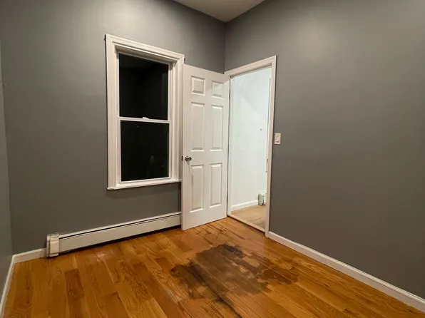 90 Brown Place image 10 of 11