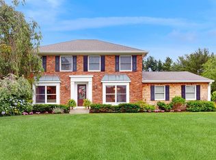 2 Lynbrook Ct, Huntington, NY 11743