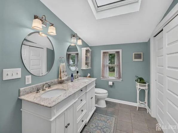 325 Dorn Ave, Middlesex, NJ 08846