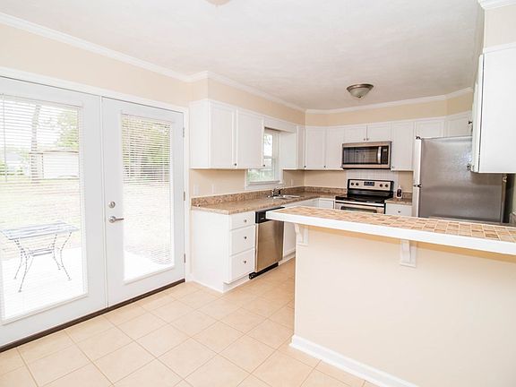 5th image of 3408 Westmont Dr