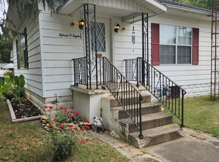 1508 Grove St, Eldorado, IL 62930