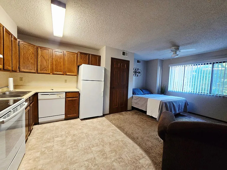Island Place Apartments - On the River — Photo 3