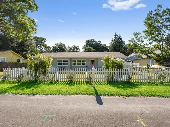 822 Hackett Ct, Mount Dora, FL 32757