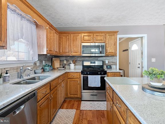 5th image of 450 Creekside Dr