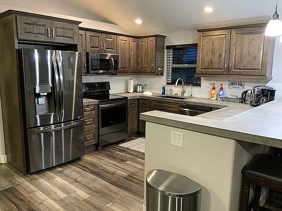 Kitchen-Concrete countertops