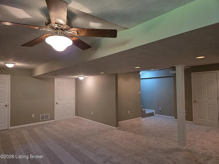 4204 Holly Tree Dr — Photo 29