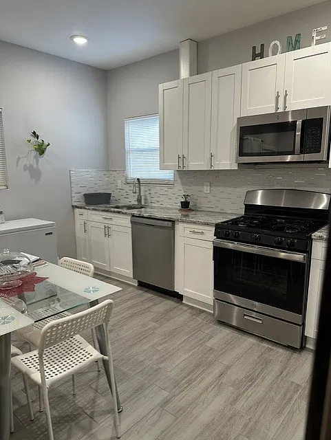 22-24 Homestead Park — Photo 4
