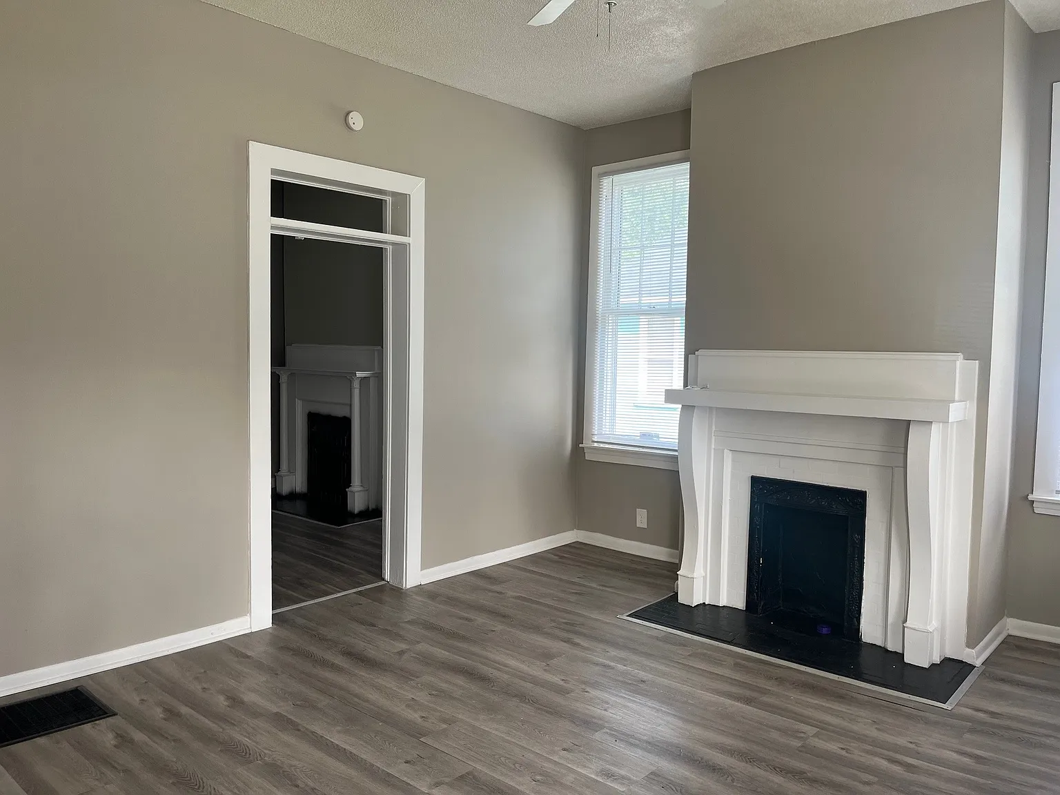 1 bed, 1100 sqft, $1,200 — Photo 2