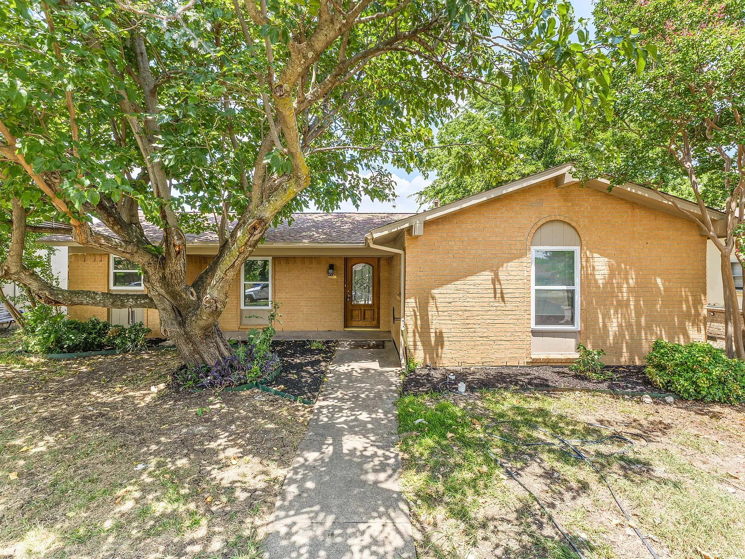 4 bed, 2.5 bath, 1562 sqft, $2,150 — Photo 1