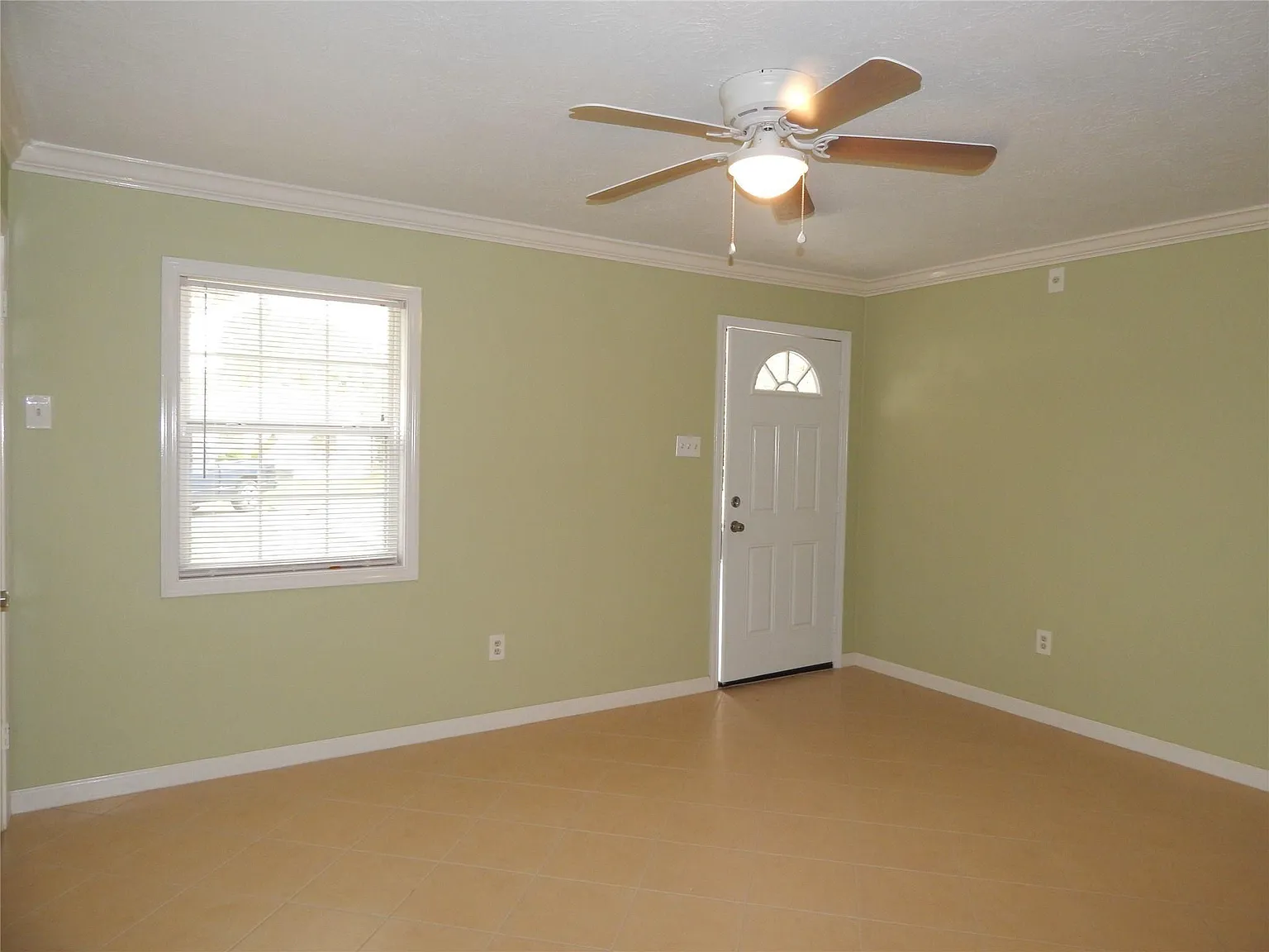 3 bed, 2.0 bath, 1228 sqft, $1,500 — Photo 2