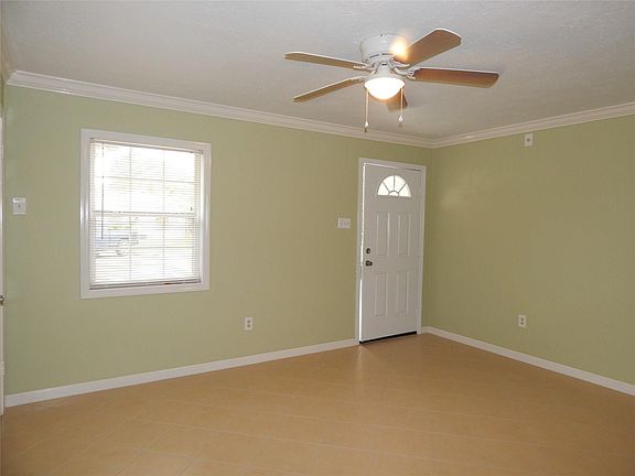 2nd image of 1305 Jennifer Ln