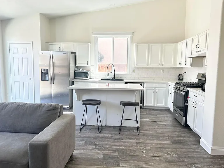 326 Salvador Ave — Photo 2