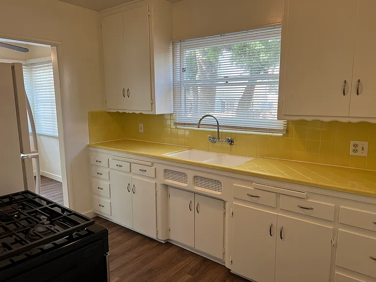 185 Ximeno Ave #C — Photo 11