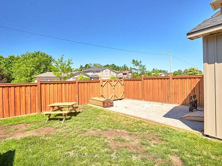 64 Catherine Dr — Photo 16