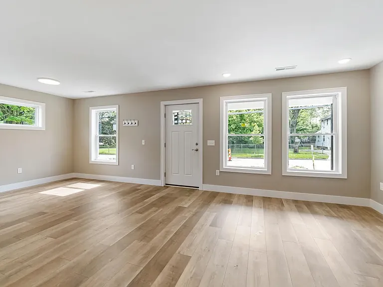 204 N Van Dorn St — Photo 5