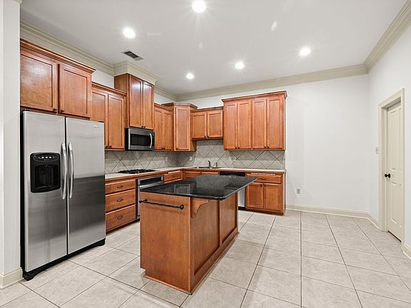 3rd image of 1320 Lake Pointe Ave Suite B