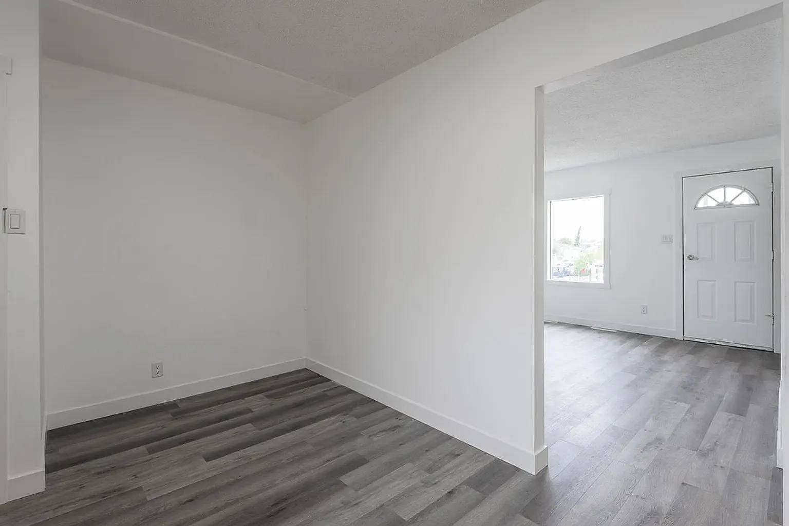 1831 44 Street SE - Main Floor — Photo 4